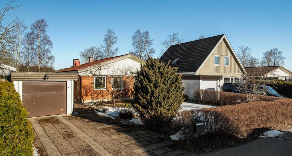 Renovering av Fasad & Tak Villa. Upplands Väsby Stockholm
