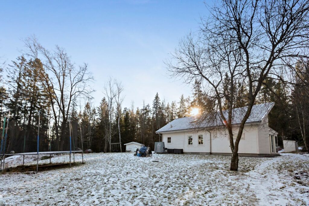 Fasadrenovering av sommarstuga. Knivsta Uppsala