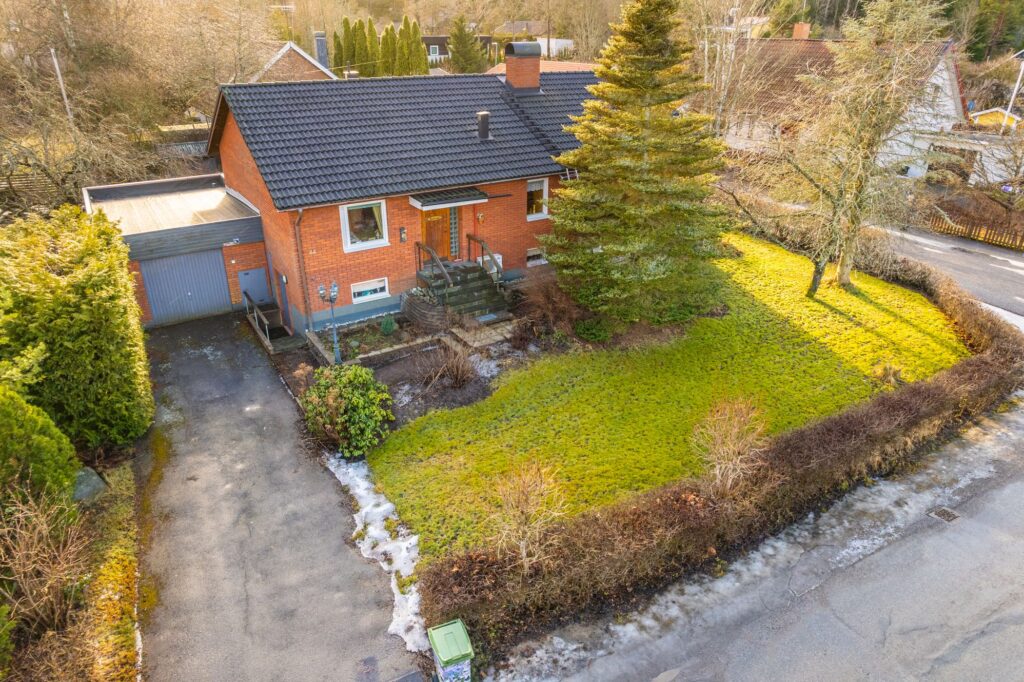 Reparation av Fasad på Garage. Jakobsberg Viksjö Järfälla