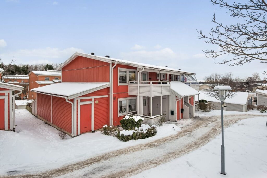 Takomläggning Papptak Villa. Kallhälls Villastad Järfälla